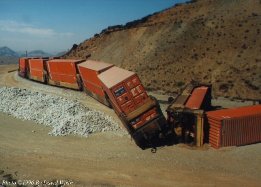 derail-4.jpg (82k)